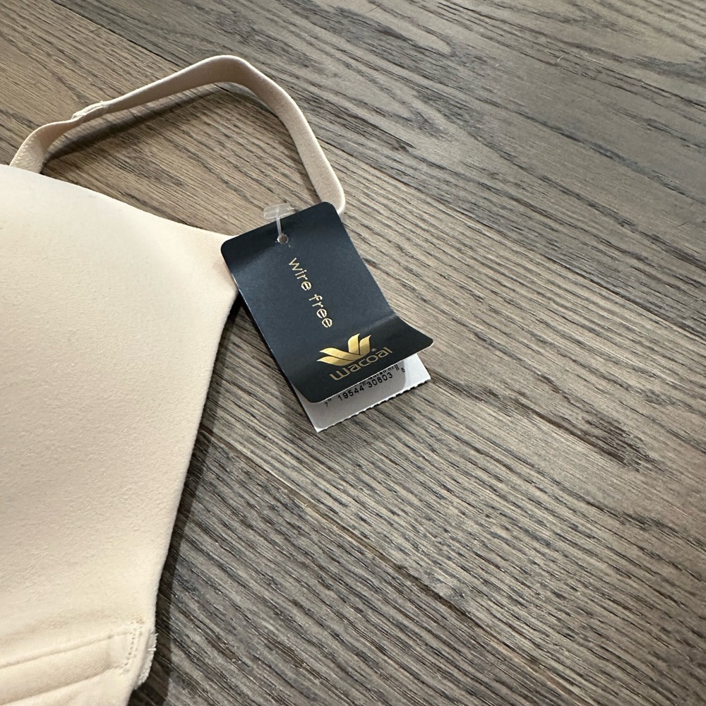 Wacoal Cream Bra - Picture 2 of 5